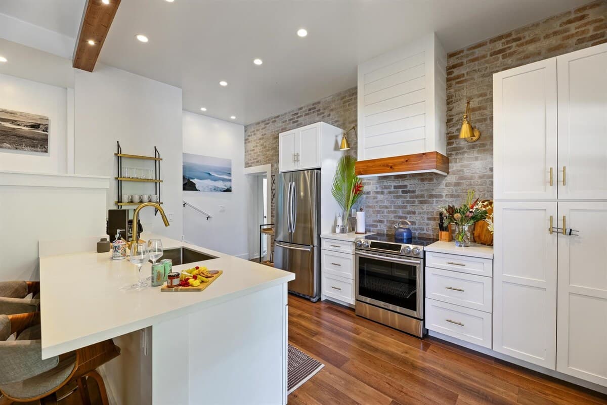 Home in Wailuku · ★4.95 · 2 bedrooms · 3 beds · 1 bath - Photo 3