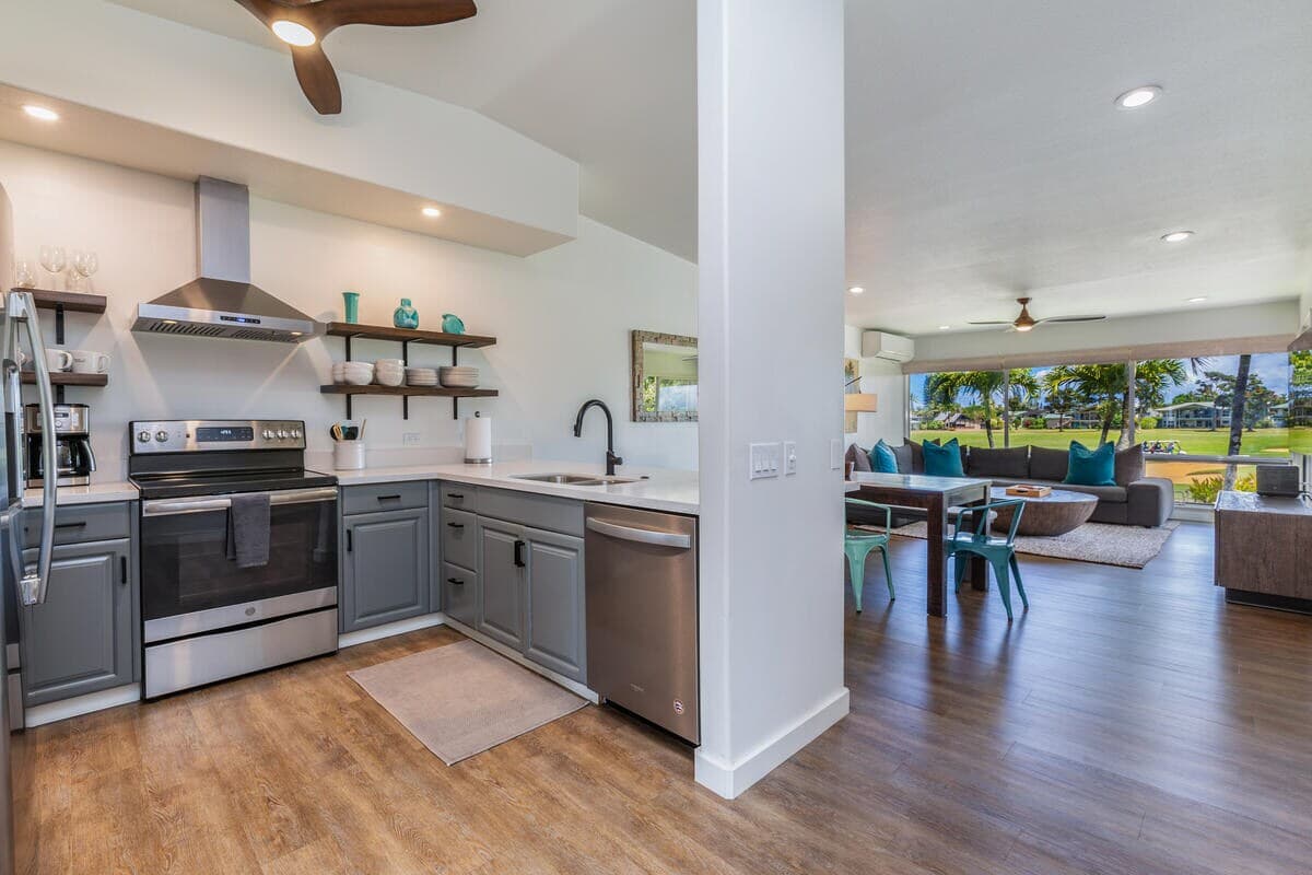 Emmalani Court 322 - Golf Course & Ocean Views w/A - Photo 3