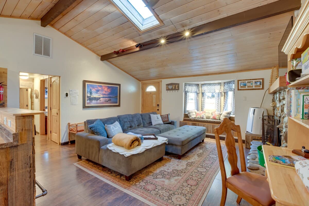 Home in Stateline · ★4.7 · 3 bedrooms · 4 beds · 2 private baths - Photo 4