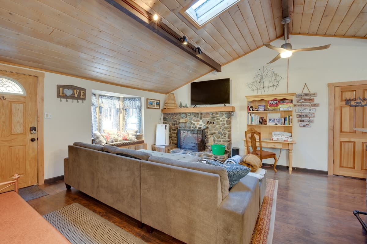Home in Stateline · ★4.7 · 3 bedrooms · 4 beds · 2 private baths - Photo 5