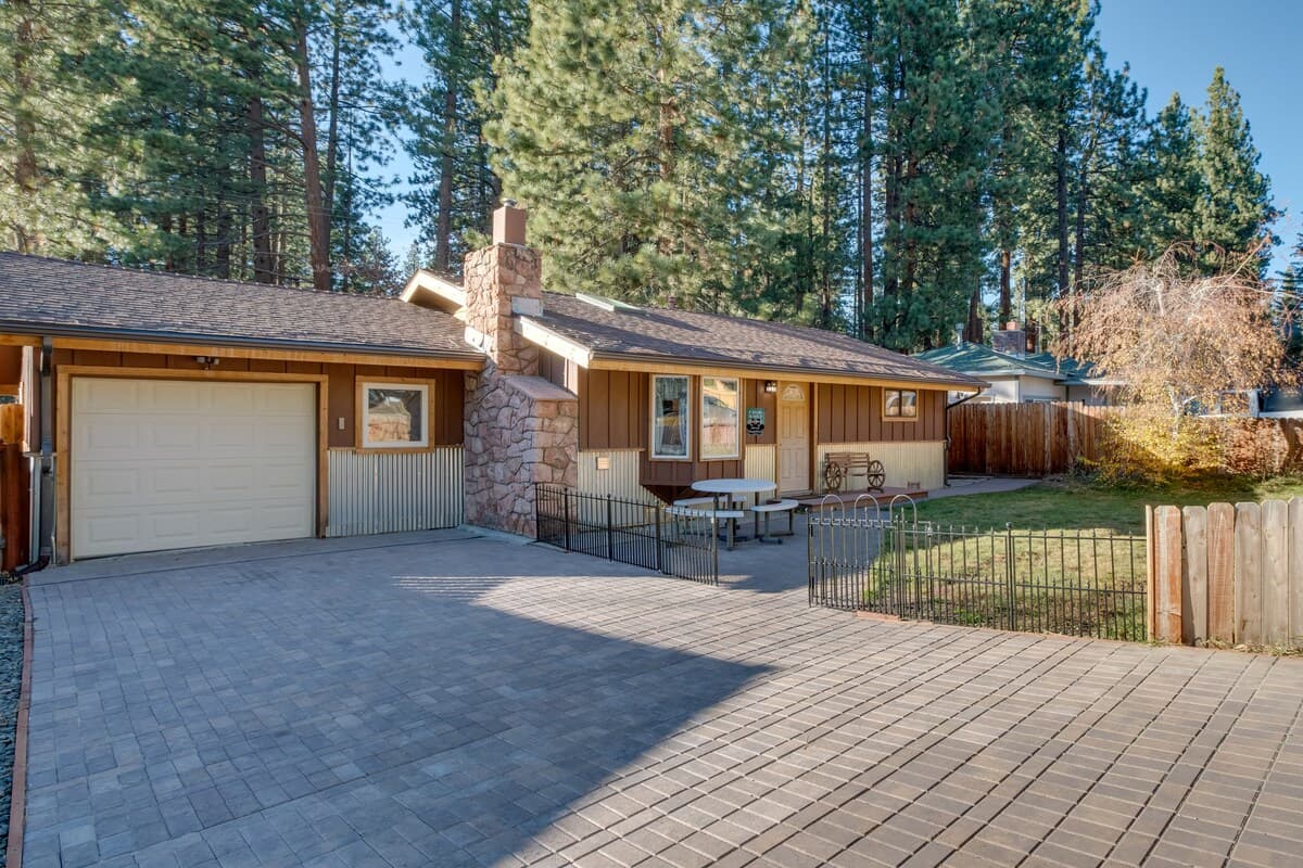 Home in Stateline · ★4.7 · 3 bedrooms · 4 beds · 2 private baths - Photo 3