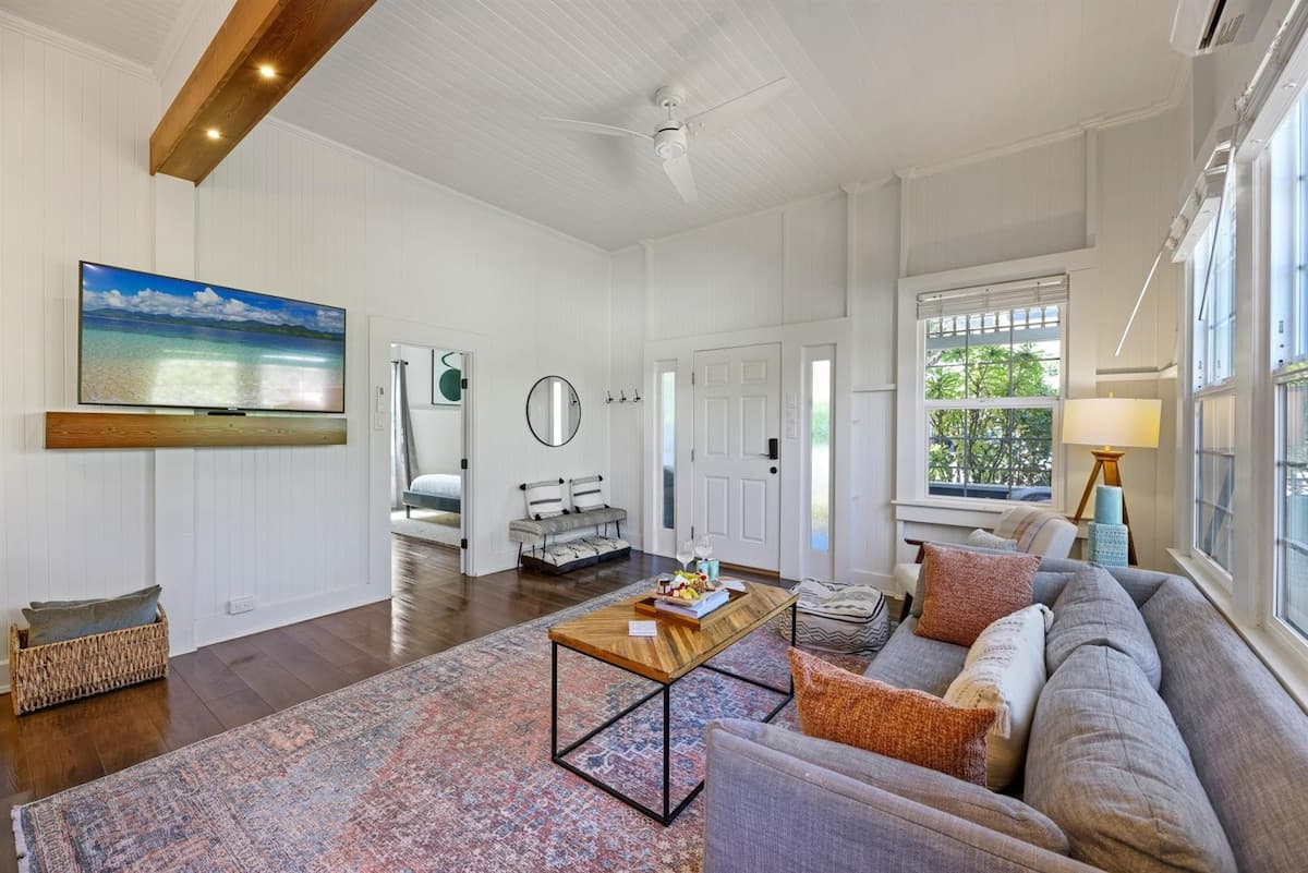 The Blue Door on Church Street | Vintage 1BR Villa - Photo 5