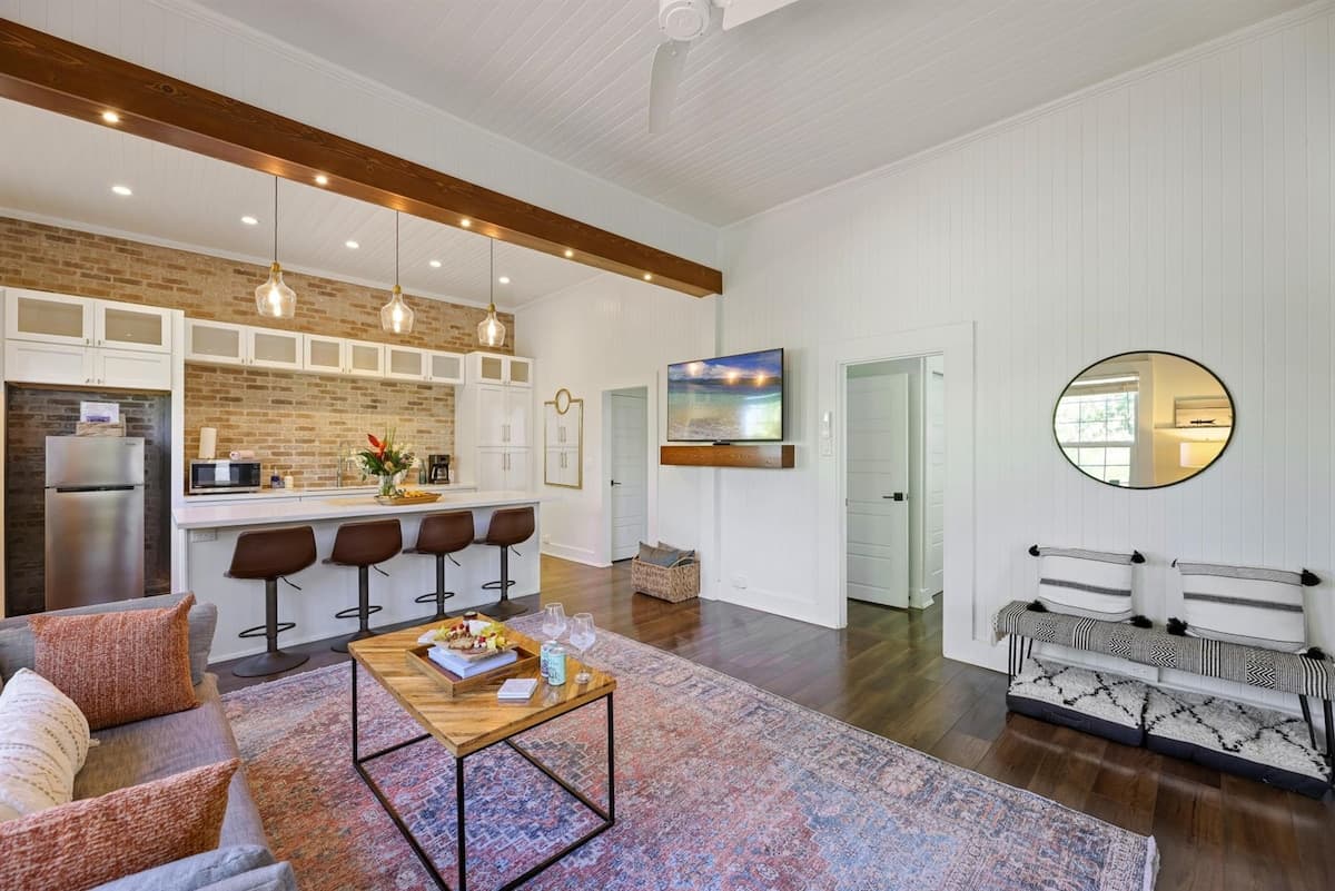 The Blue Door on Church Street | Vintage 1BR Villa - Photo 1