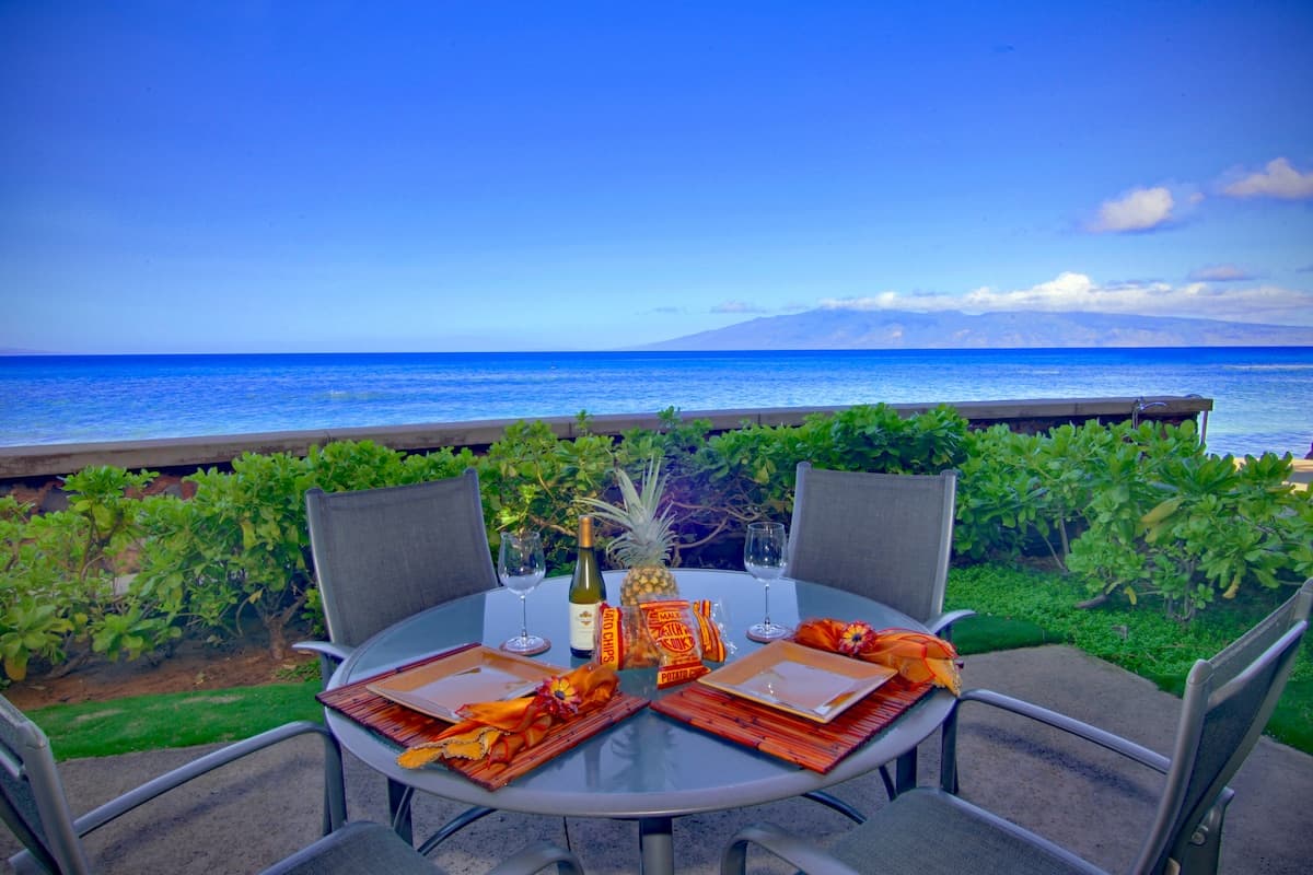 Condo in Lahaina · ★5.0 · 2 bedrooms · 3 beds · 2 baths - Photo 2