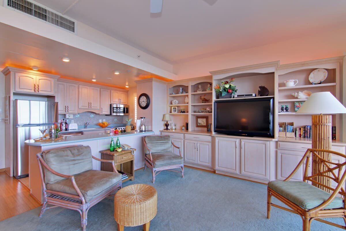Condo in Lahaina · ★5.0 · 2 bedrooms · 3 beds · 2 baths - Photo 5