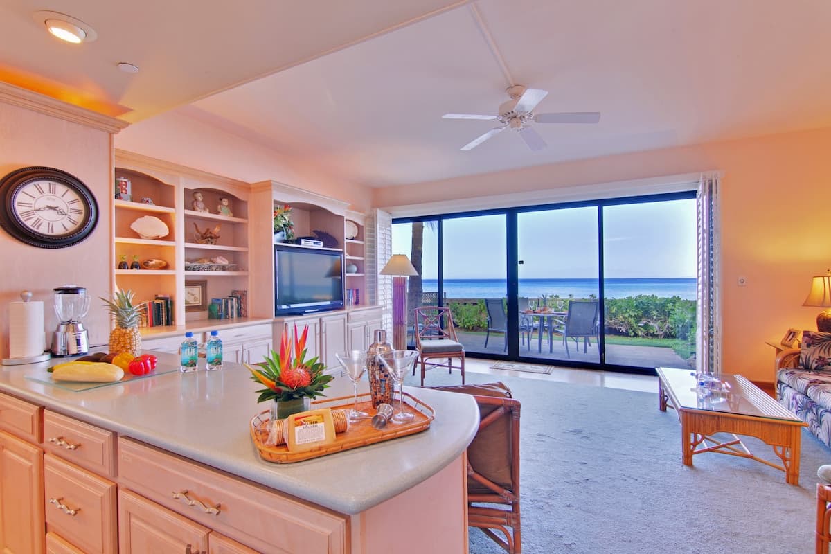 Condo in Lahaina · ★5.0 · 2 bedrooms · 3 beds · 2 baths - Photo 1