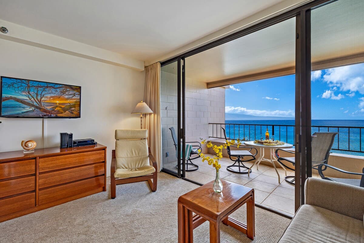 Condo in Kaanapali · ★4.8 · 1 bedroom · 2 beds · 1 bath - Photo 5