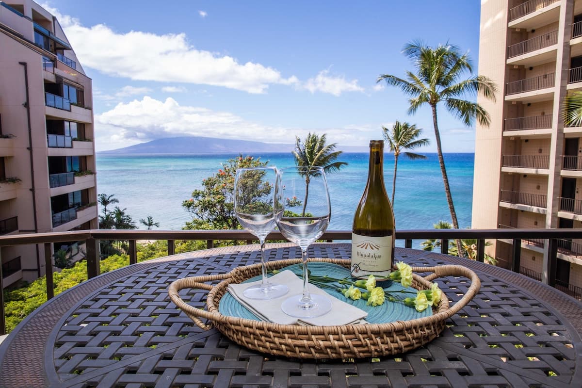 Condo in Lahaina · ★4.77 · 1 bedroom · 2 beds · 1 bath - Photo 1