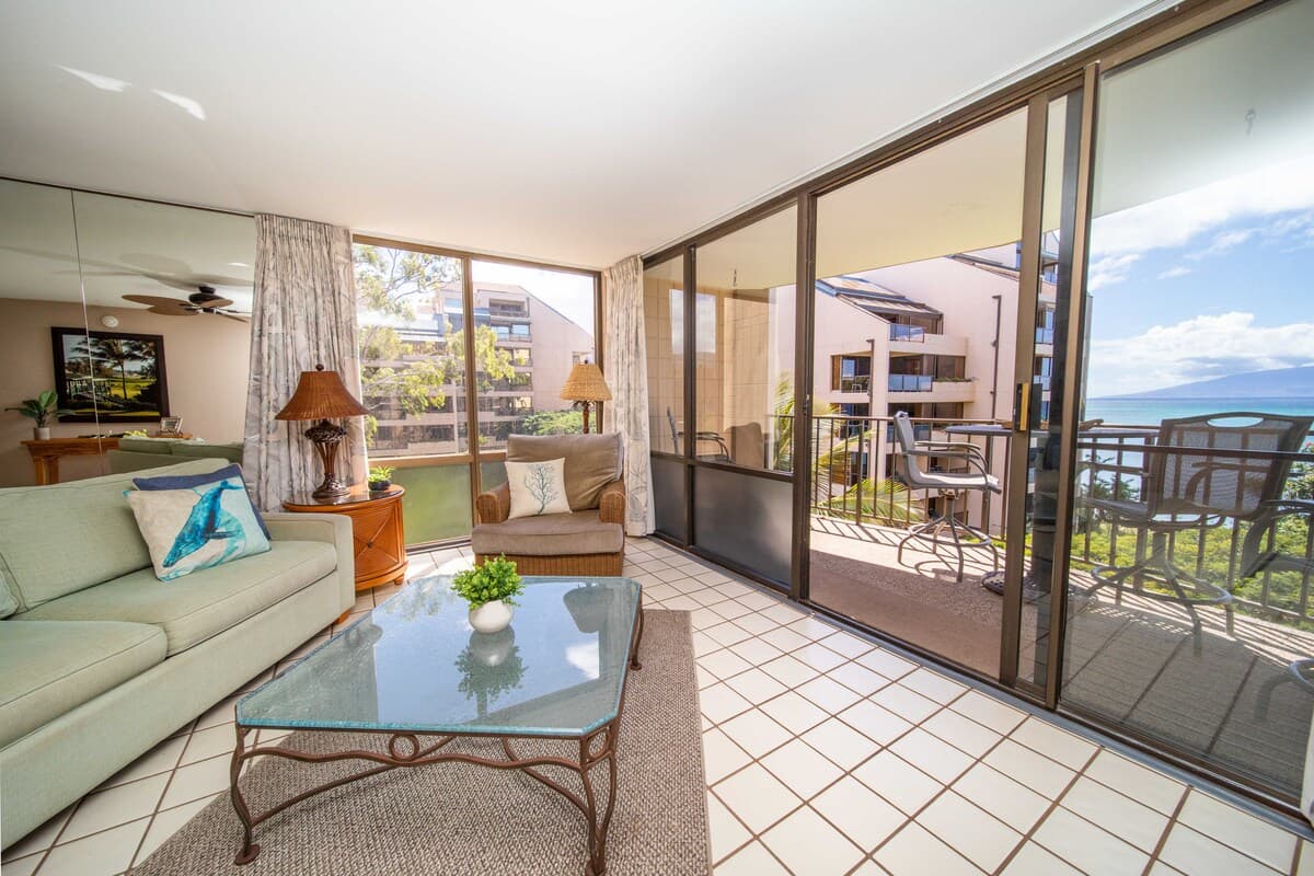 Condo in Lahaina · ★4.77 · 1 bedroom · 2 beds · 1 bath - Photo 5
