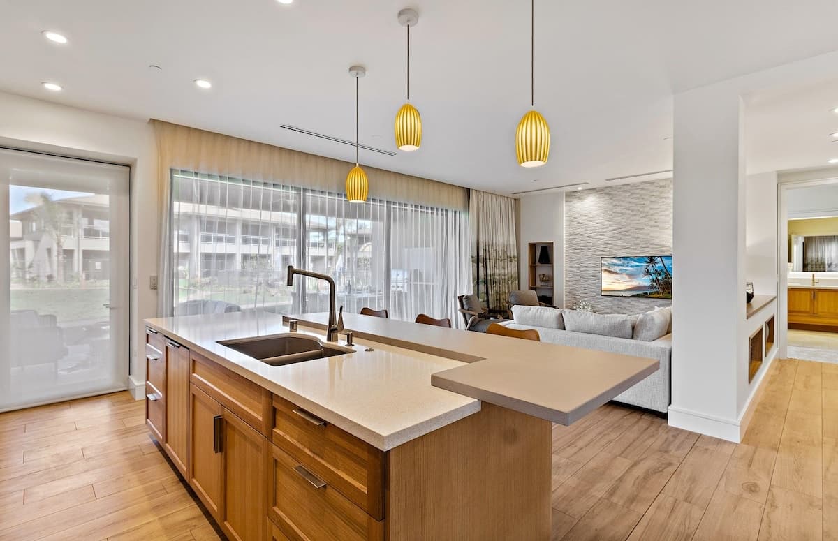 Condo in Lahaina · ★5.0 · 3 bedrooms · 4 beds · 3 baths - Photo 2
