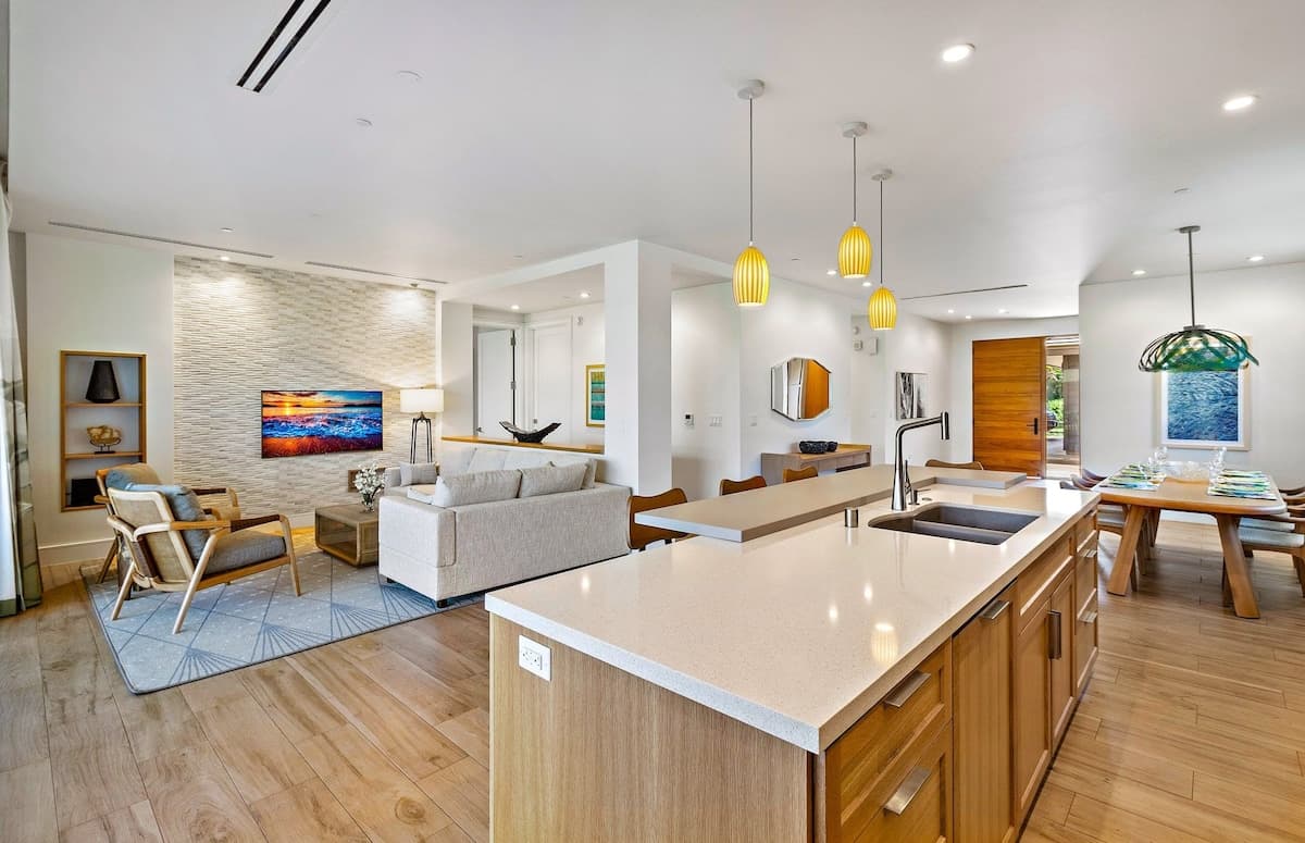 Condo in Lahaina · ★5.0 · 3 bedrooms · 4 beds · 3 baths - Photo 1