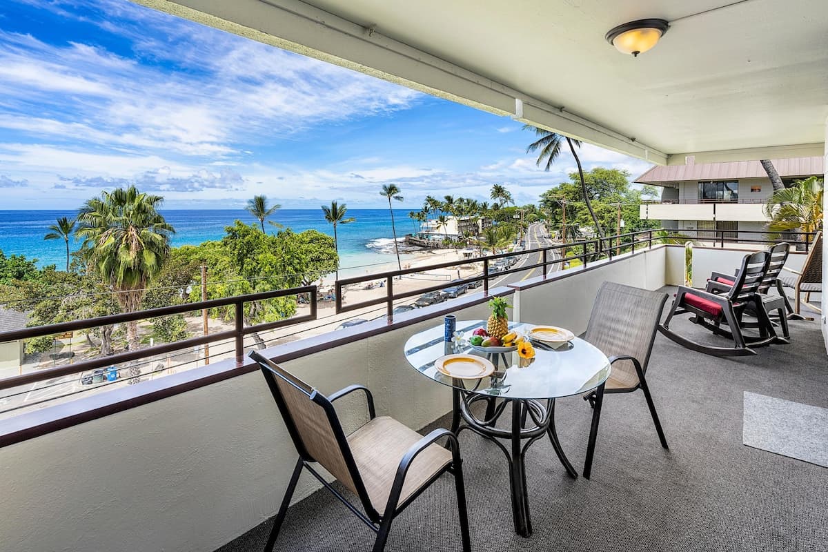 Condo in Kailua-Kona · ★4.9 · 2 bedrooms · 3 beds · 2 baths - Photo 4