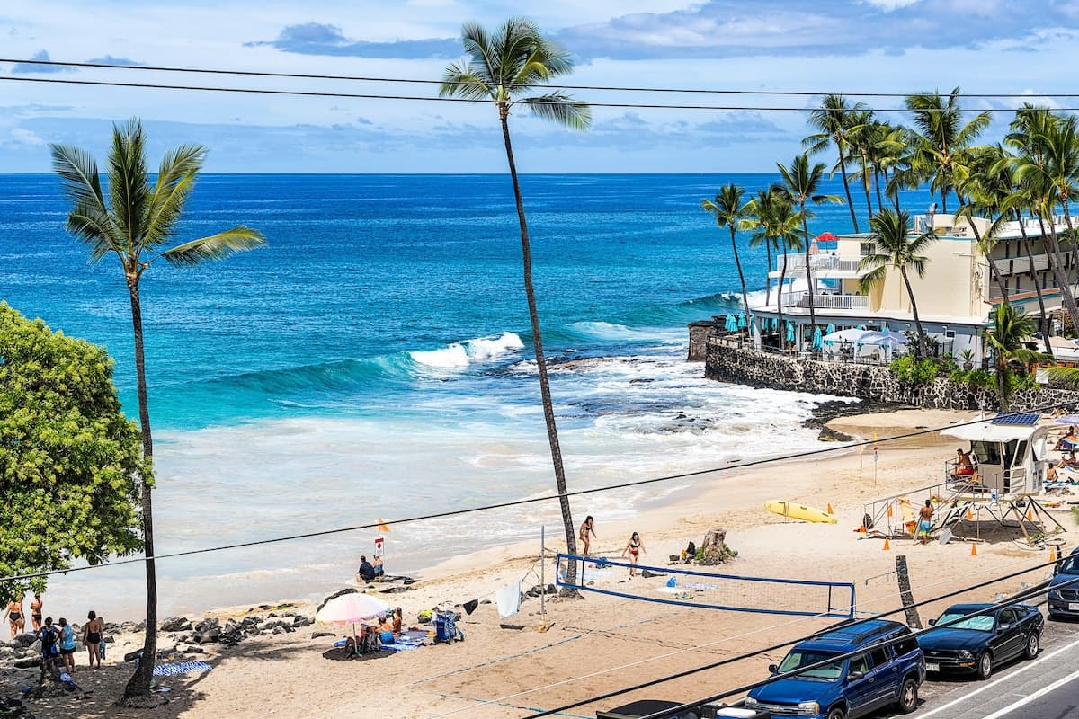 Condo in Kailua-Kona · ★4.9 · 2 bedrooms · 3 beds · 2 baths - Photo 3