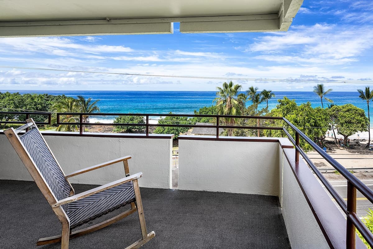 Condo in Kailua-Kona · ★4.9 · 2 bedrooms · 3 beds · 2 baths - Photo 5