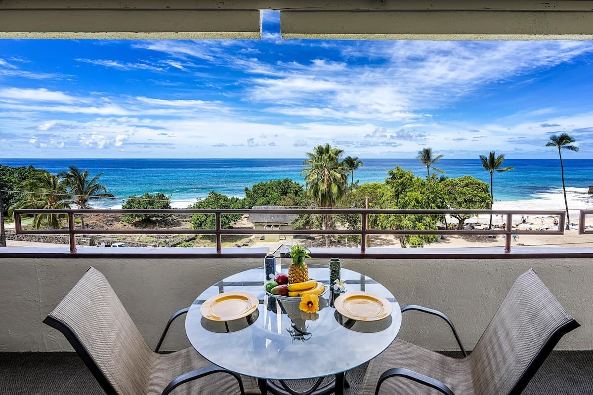 Condo in Kailua-Kona · ★4.9 · 2 bedrooms · 3 beds · 2 baths - Photo 1
