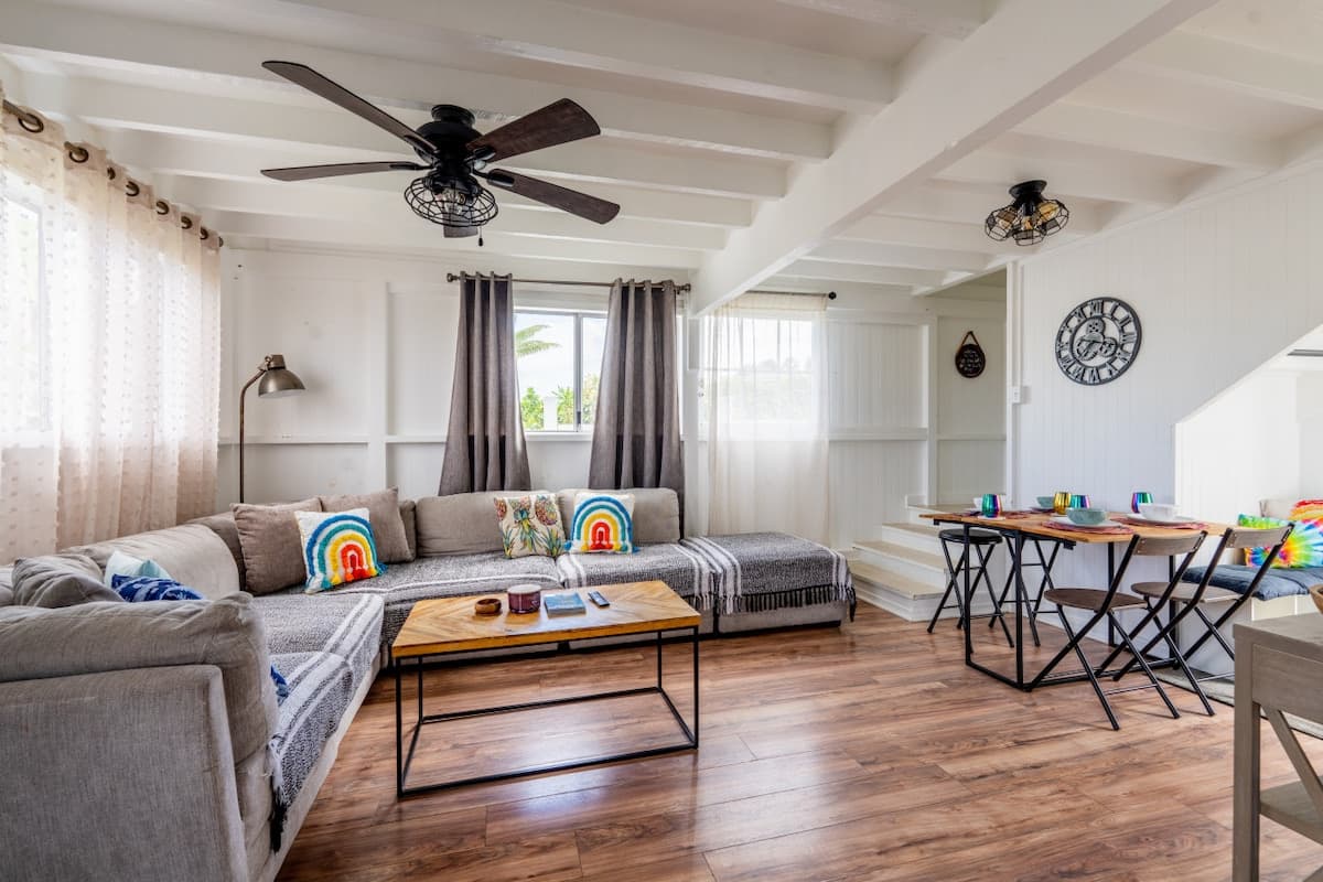 Home in Hilo · ★4.91 · 2 bedrooms · 2 beds · 1 private bath - Photo 2