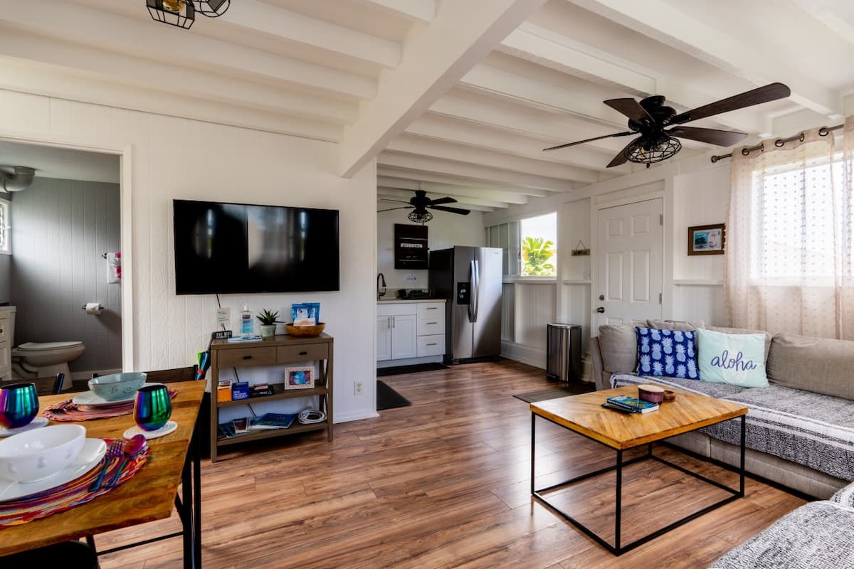 Home in Hilo · ★4.91 · 2 bedrooms · 2 beds · 1 private bath - Photo 4