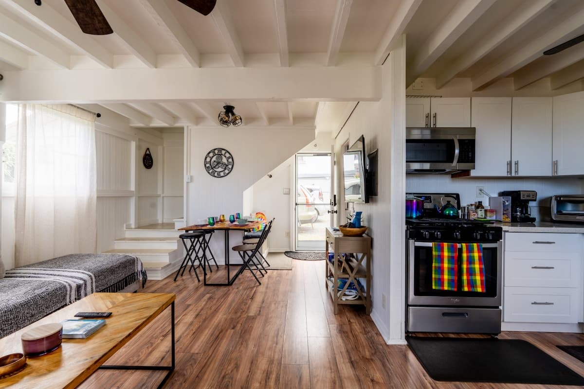 Home in Hilo · ★4.91 · 2 bedrooms · 2 beds · 1 private bath - Photo 5