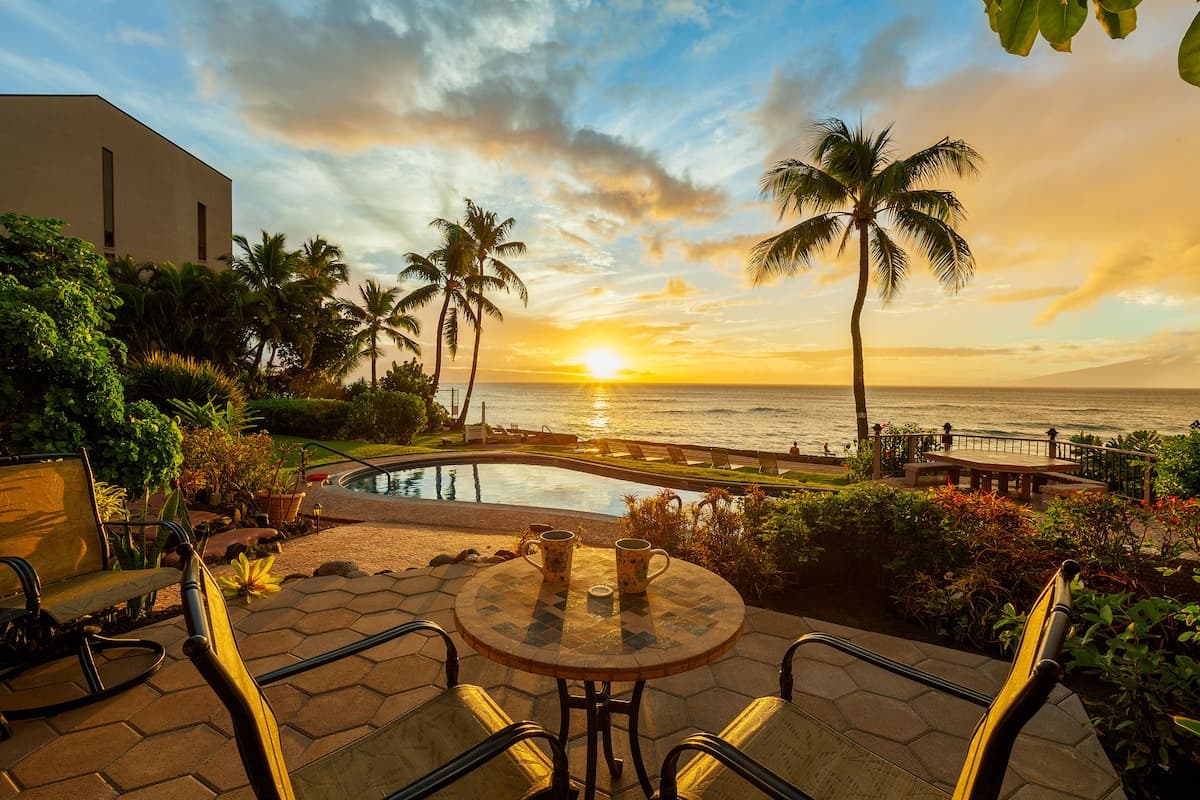 Condo in Lahaina · ★4.85 · 1 bedroom · 2 beds · 1 bath - Photo 1