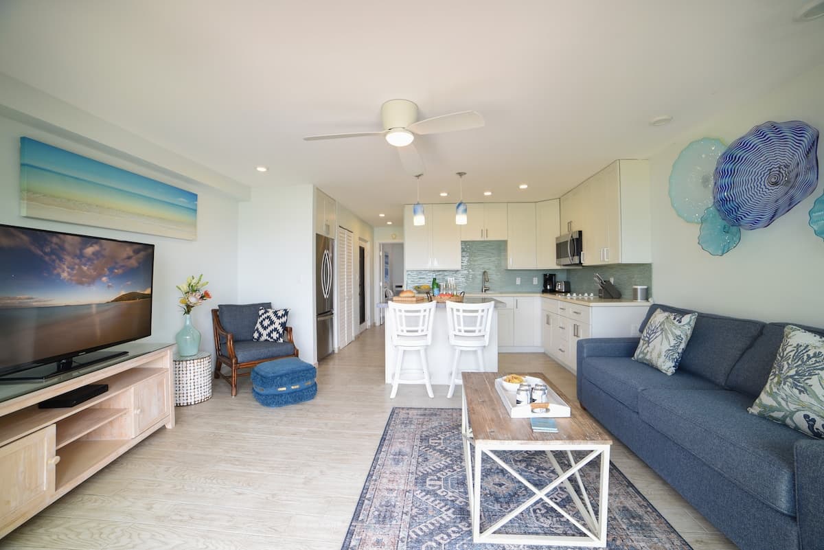 Condo in Lahaina · ★4.85 · 1 bedroom · 2 beds · 1 bath - Photo 4