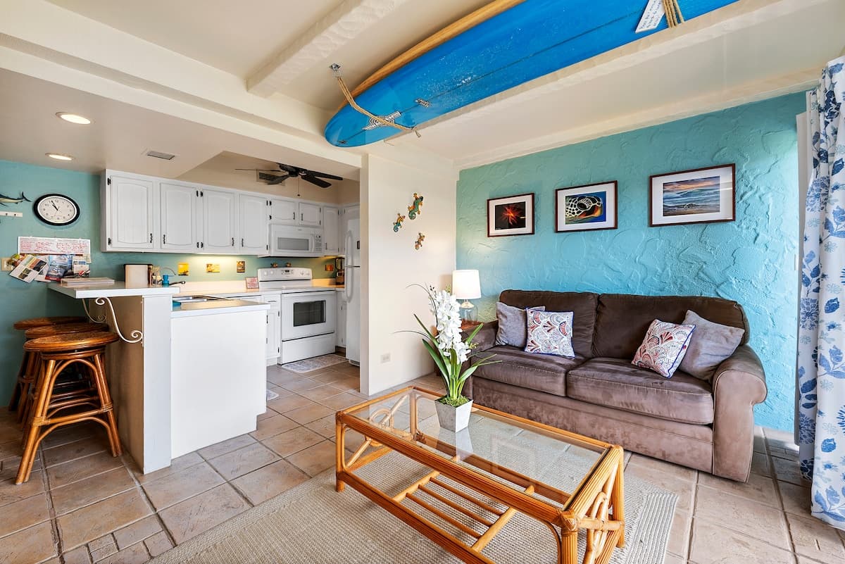 Condo in Kailua-Kona · ★4.58 · 1 bedroom · 2 beds · 1 shared bath - Photo 3