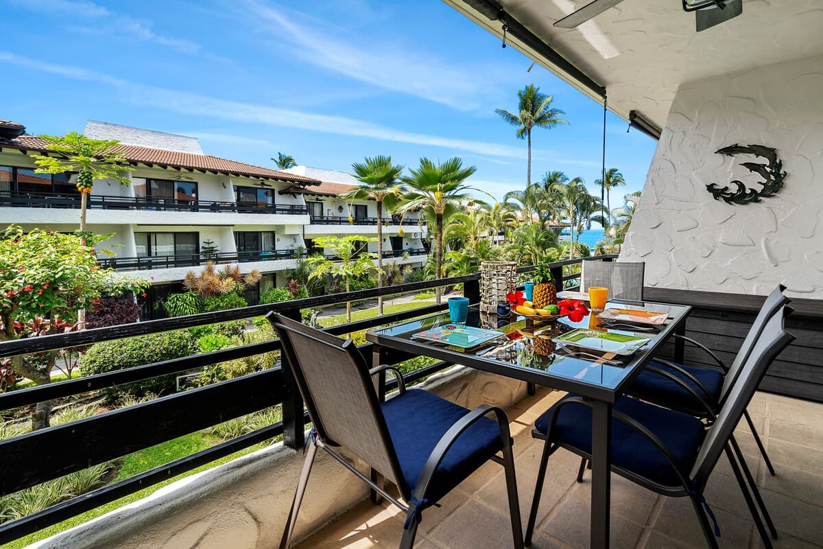 Condo in Kailua-Kona · ★4.58 · 1 bedroom · 2 beds · 1 shared bath - Photo 1