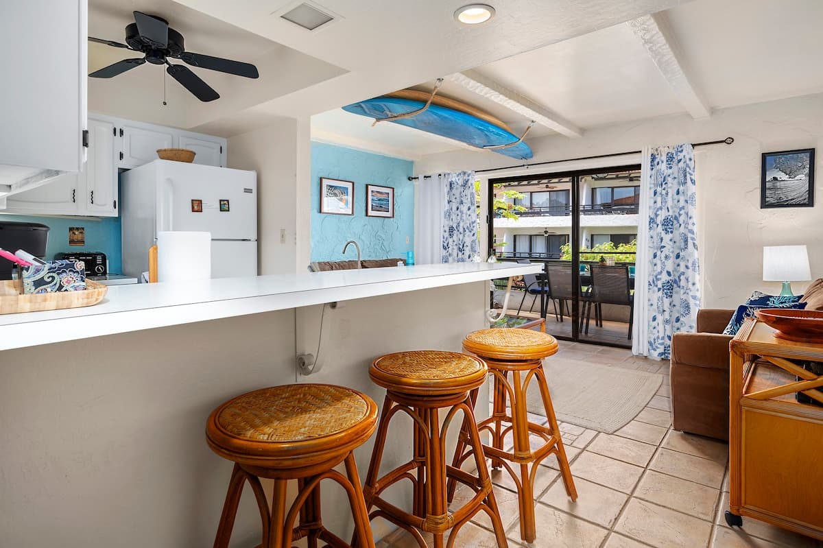 Condo in Kailua-Kona · ★4.58 · 1 bedroom · 2 beds · 1 shared bath - Photo 4