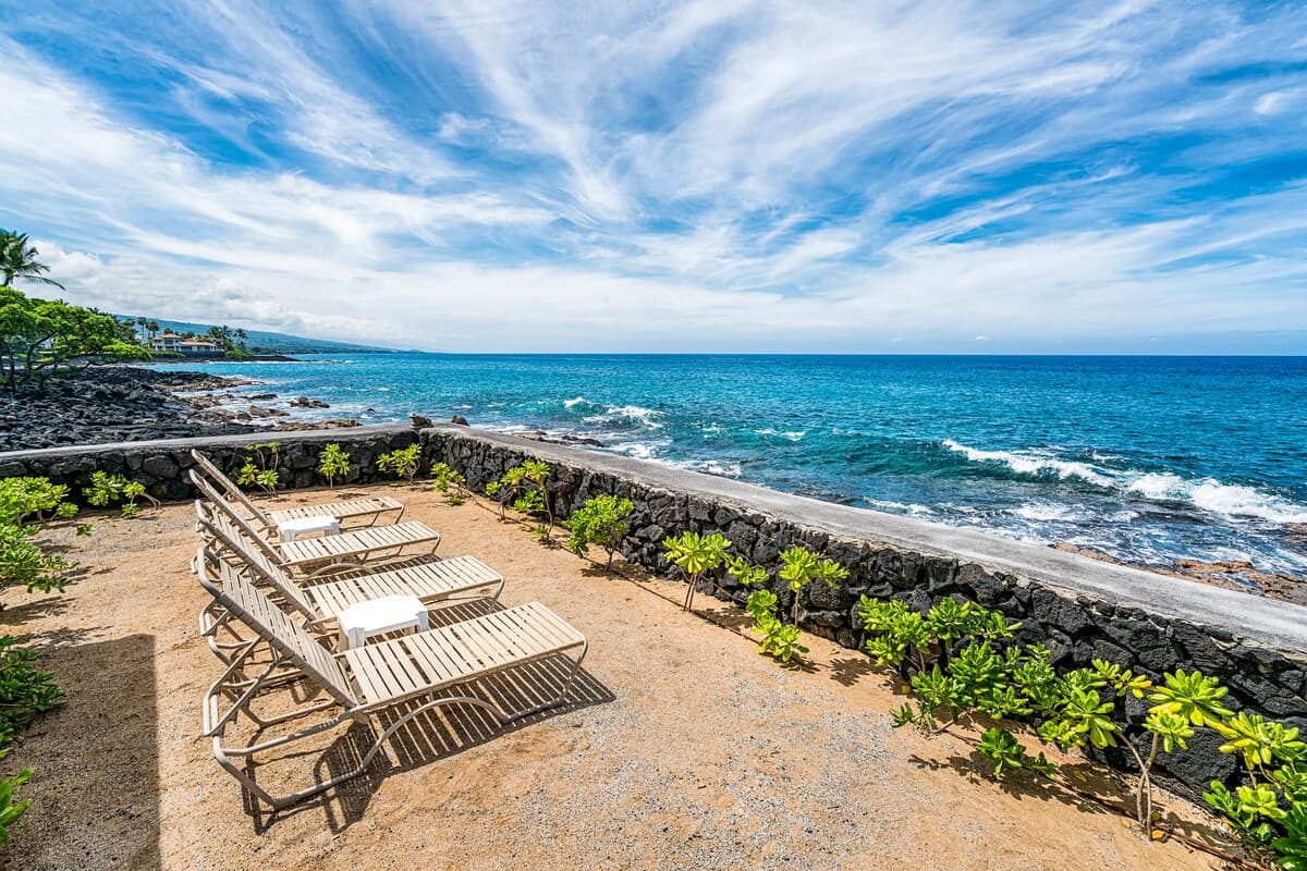 Condo in Kailua-Kona · ★4.58 · 1 bedroom · 2 beds · 1 shared bath - Photo 5