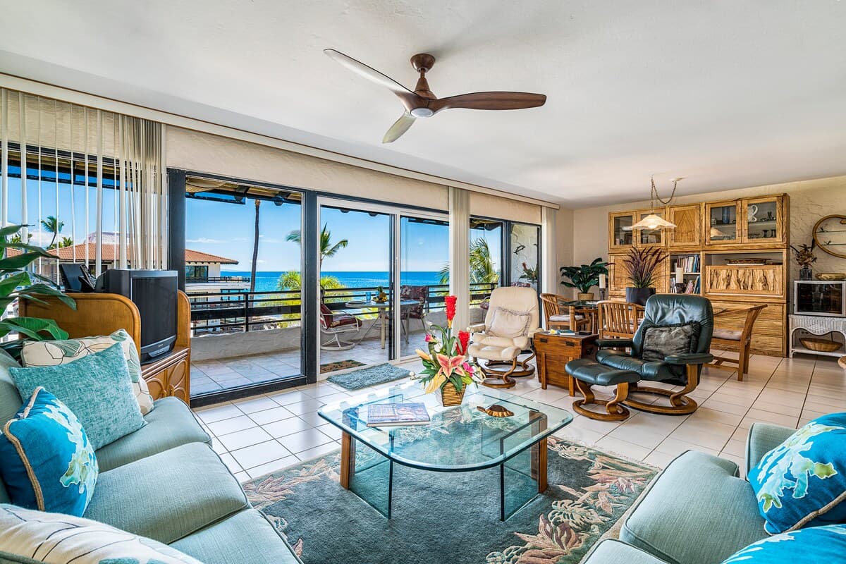 Condo in Kailua-Kona · ★4.78 · 2 bedrooms · 4 beds · 2 baths - Photo 2