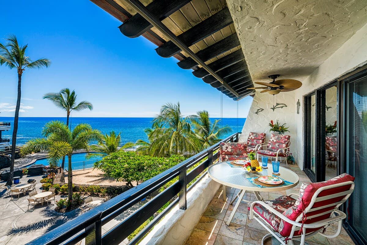 Condo in Kailua-Kona · ★4.78 · 2 bedrooms · 4 beds · 2 baths - Photo 5