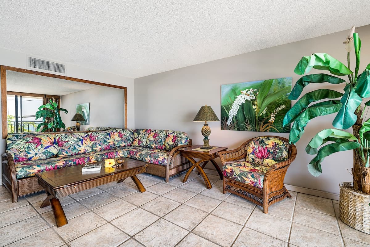 Condo in Kailua-Kona · ★4.54 · 1 bedroom · 2 beds · 2 baths - Photo 3