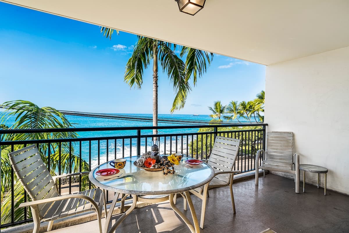 Condo in Kailua-Kona · ★4.54 · 1 bedroom · 2 beds · 2 baths - Photo 1