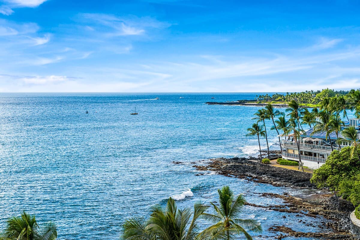 Condo in Kailua-Kona · ★4.54 · 1 bedroom · 2 beds · 2 baths - Photo 5