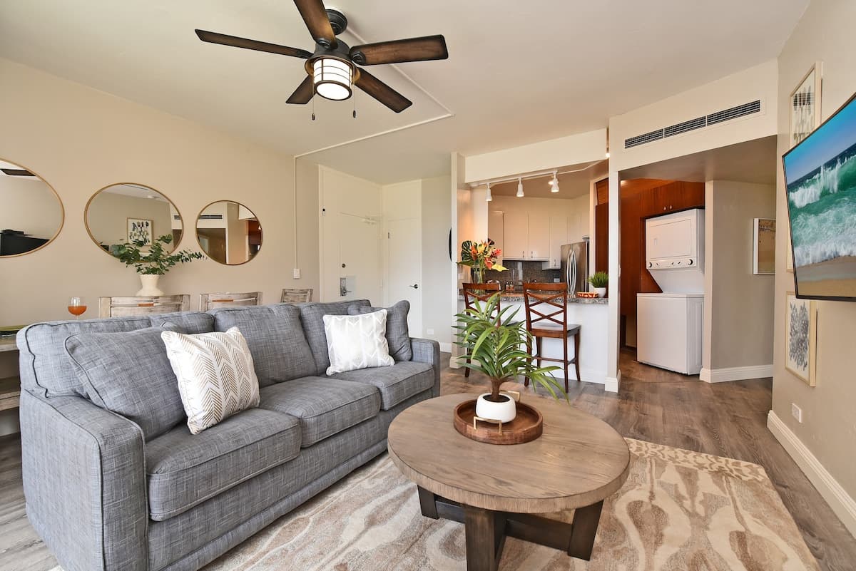 Condo in Lahaina · ★4.7 · 2 bedrooms · 4 beds · 2 baths - Photo 2