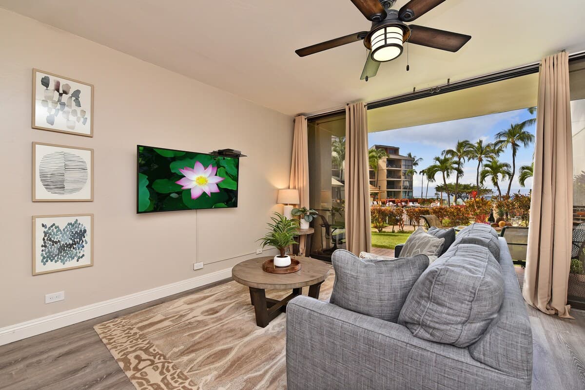 Condo in Lahaina · ★4.7 · 2 bedrooms · 4 beds · 2 baths - Photo 5
