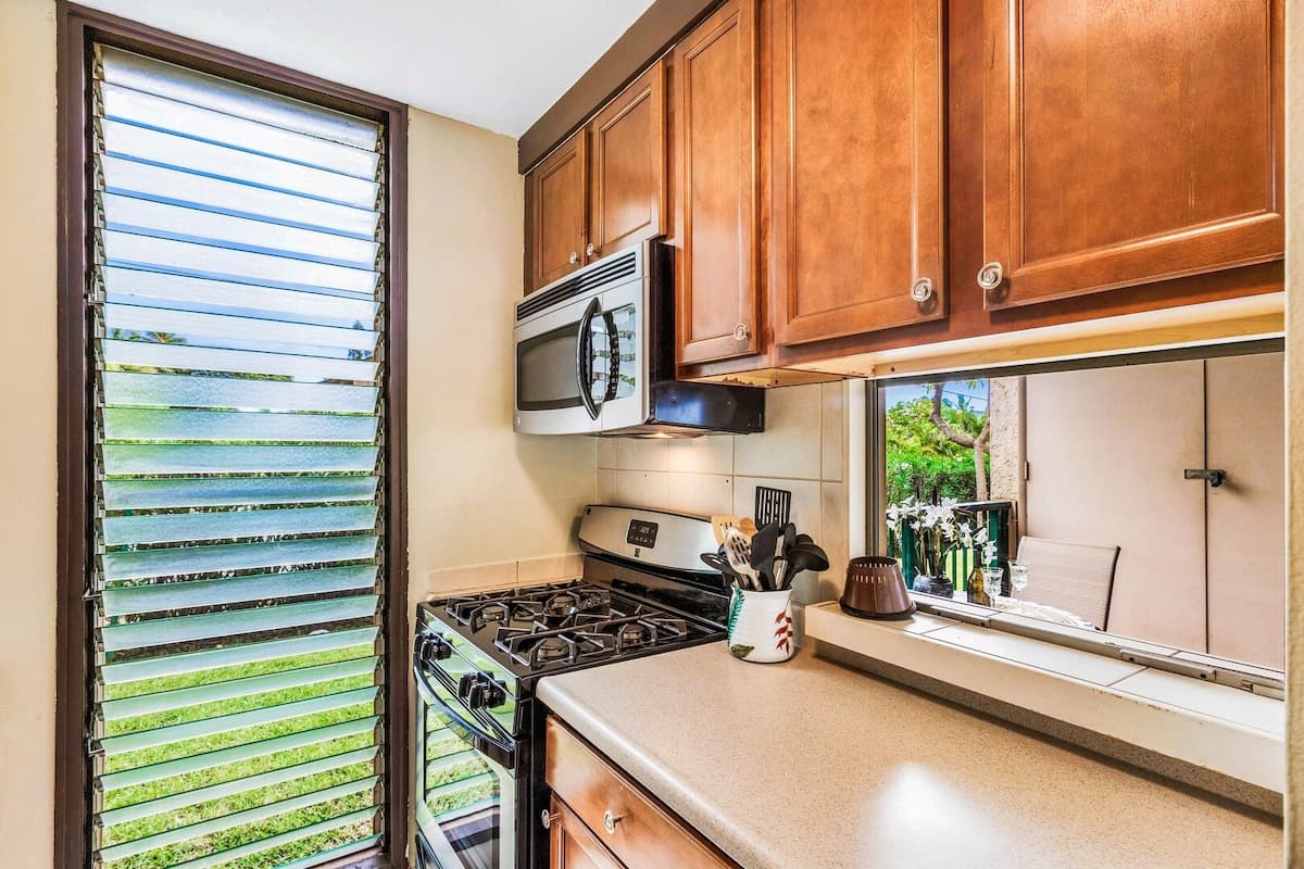 Condo in Kihei · ★4.57 · 1 bedroom · 2 beds · 1 bath - Photo 5