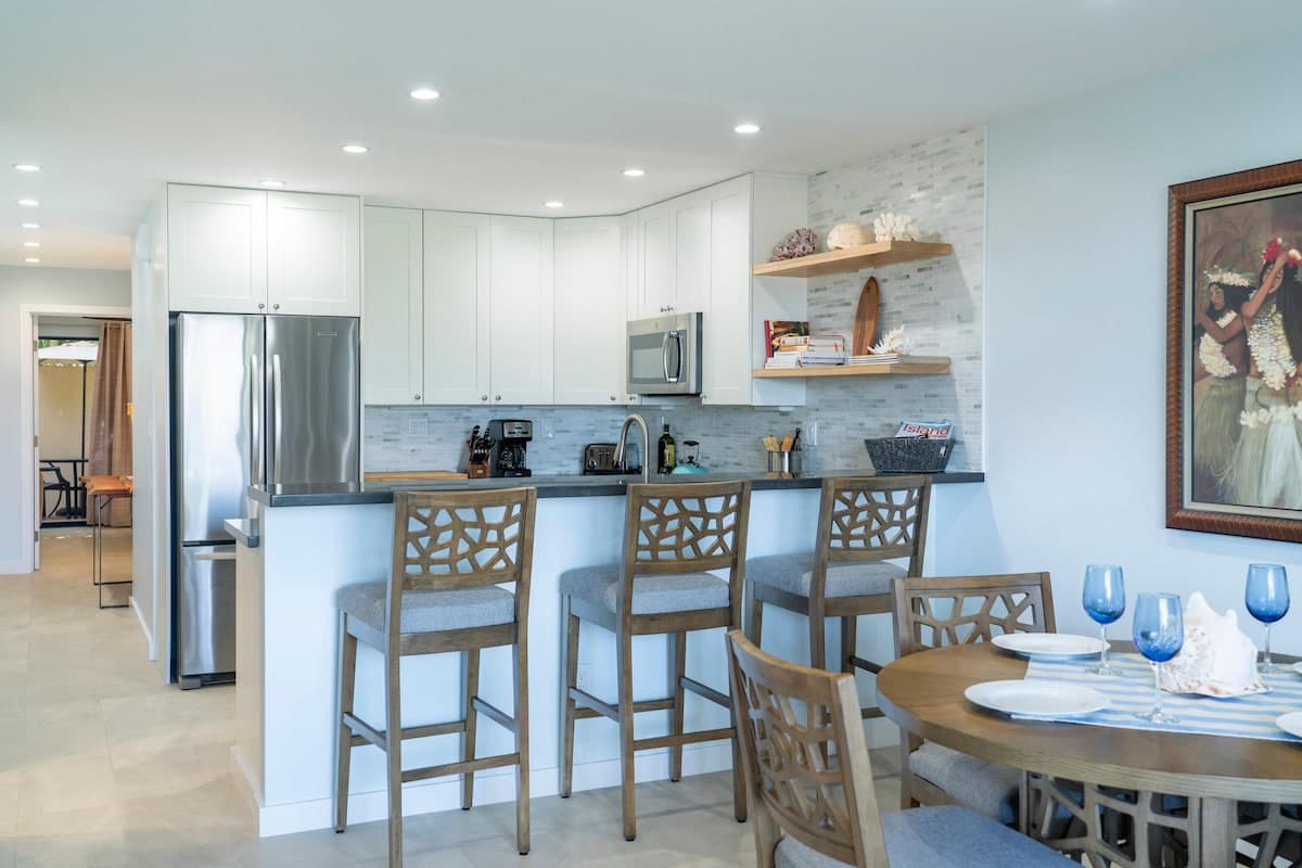 Condo in Kihei · ★4.98 · 1 bedroom · 2 beds · 2 private baths - Photo 4