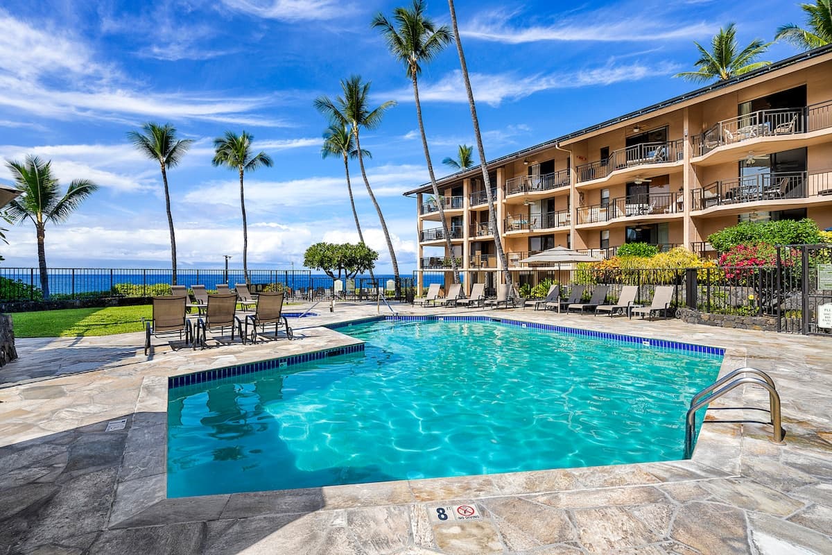 Condo in Kailua-Kona · ★4.86 · 2 bedrooms · 3 beds · 2 baths - Photo 2