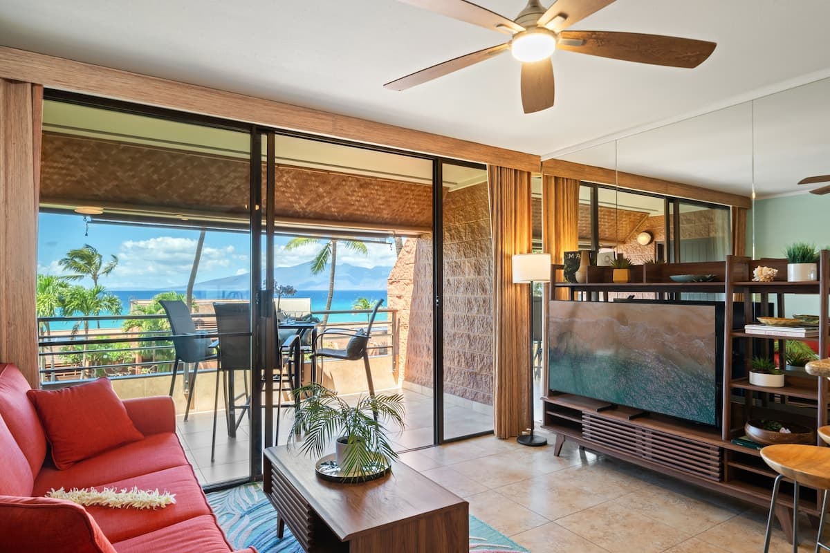 Condo in Lahaina · ★4.71 · 1 bedroom · 2 beds · 1 bath - Photo 2