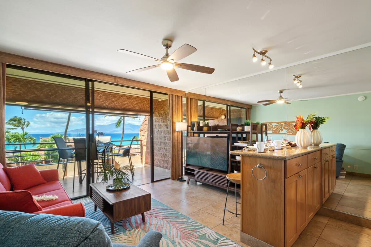 Condo in Lahaina · ★4.71 · 1 bedroom · 2 beds · 1 bath - Photo 4