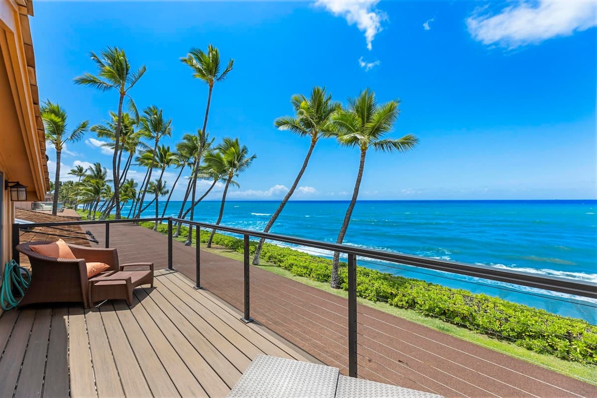 Townhouse in Lahaina · ★4.0 · 4 bedrooms · 4 beds · 4 baths - Photo 1