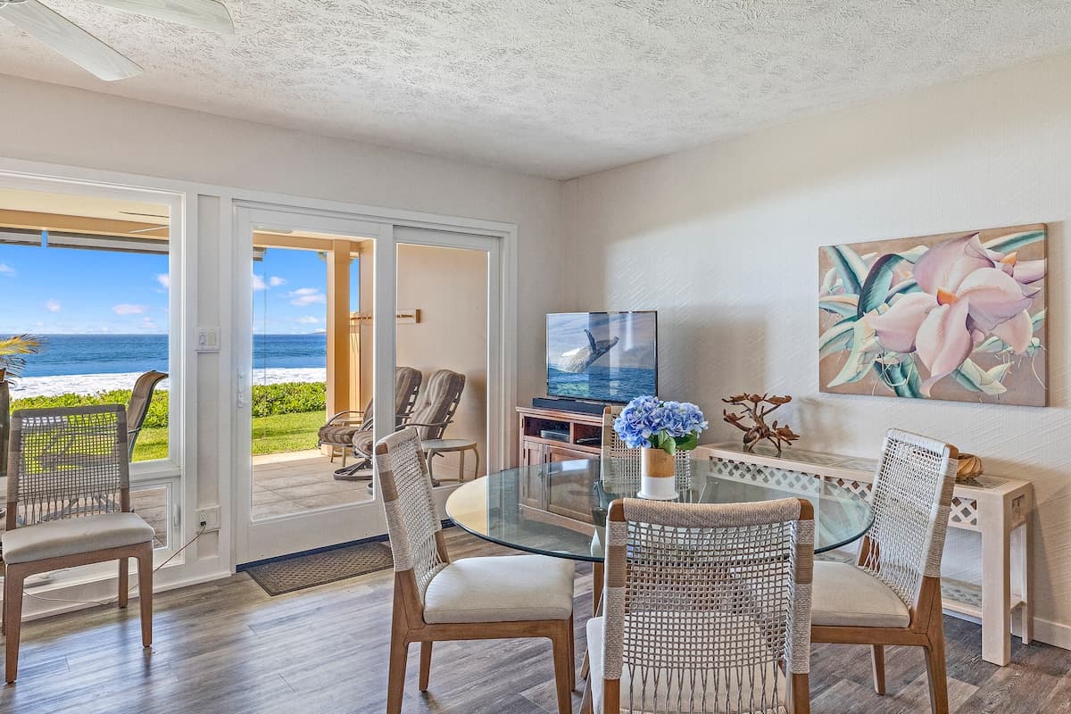 Townhouse in Lahaina · ★4.75 · 2 bedrooms · 3 beds · 2.5 baths - Photo 2
