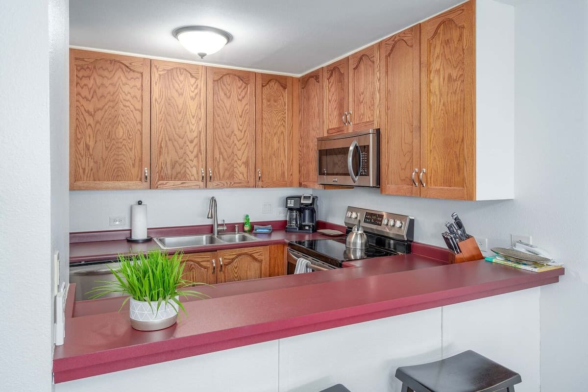 Condo in Kihei · ★4.93 · 1 bedroom · 2 beds · 2 private baths - Photo 3