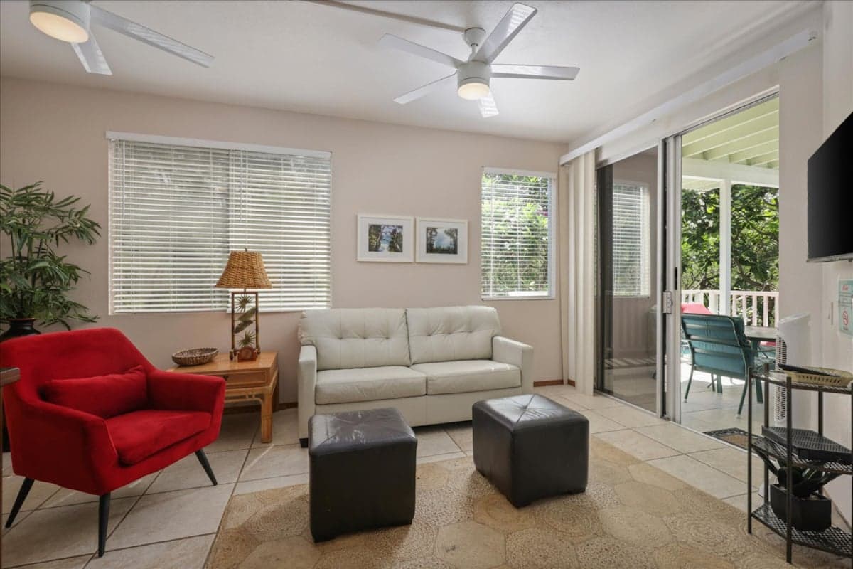 Condo in Kailua-Kona · ★4.65 · 2 bedrooms · 2 beds · 2 private baths - Photo 4