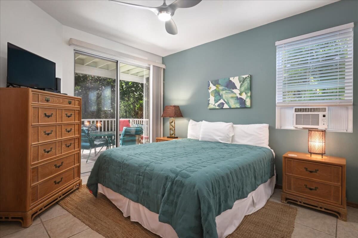 Condo in Kailua-Kona · ★4.65 · 2 bedrooms · 2 beds · 2 private baths - Photo 2