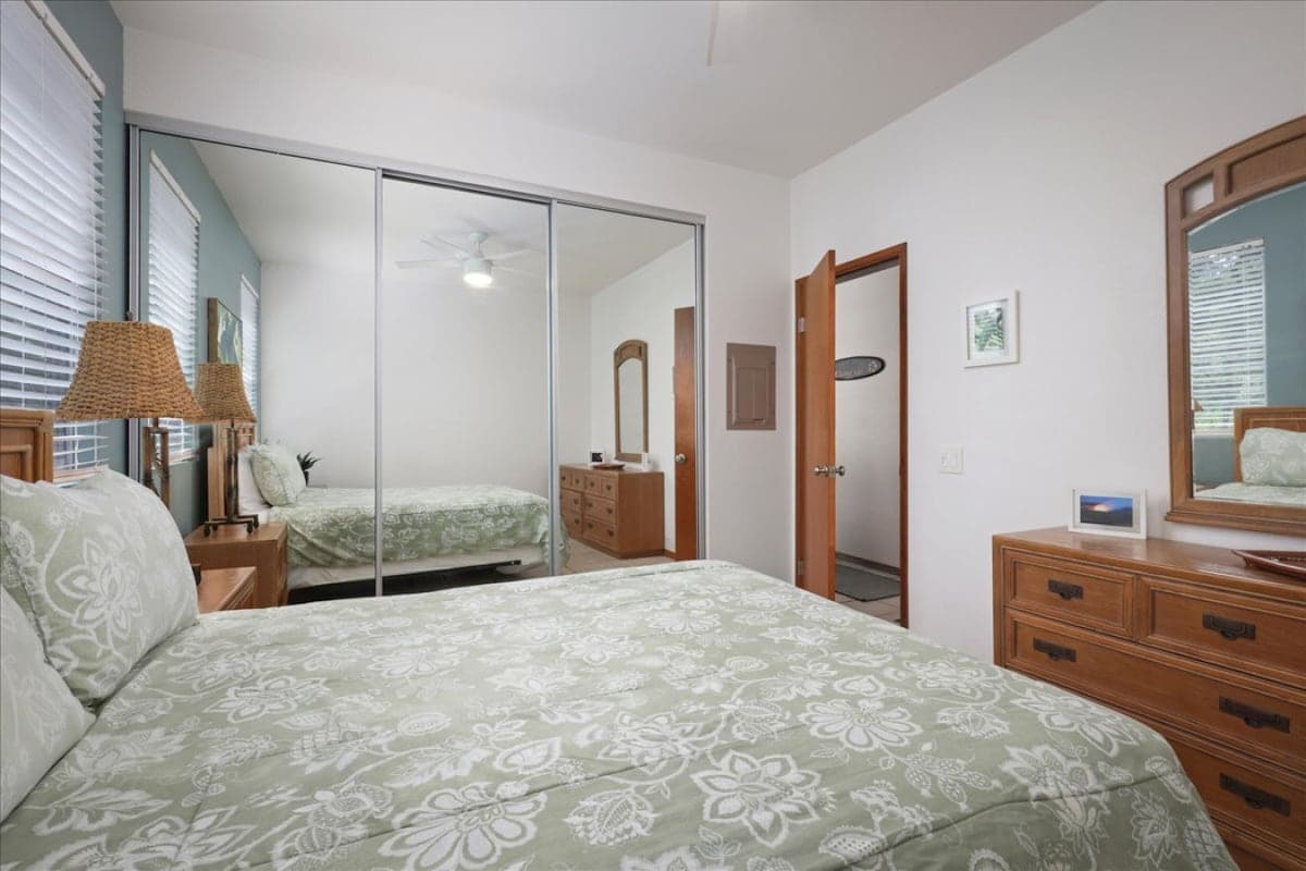 Condo in Kailua-Kona · ★4.65 · 2 bedrooms · 2 beds · 2 private baths - Photo 3