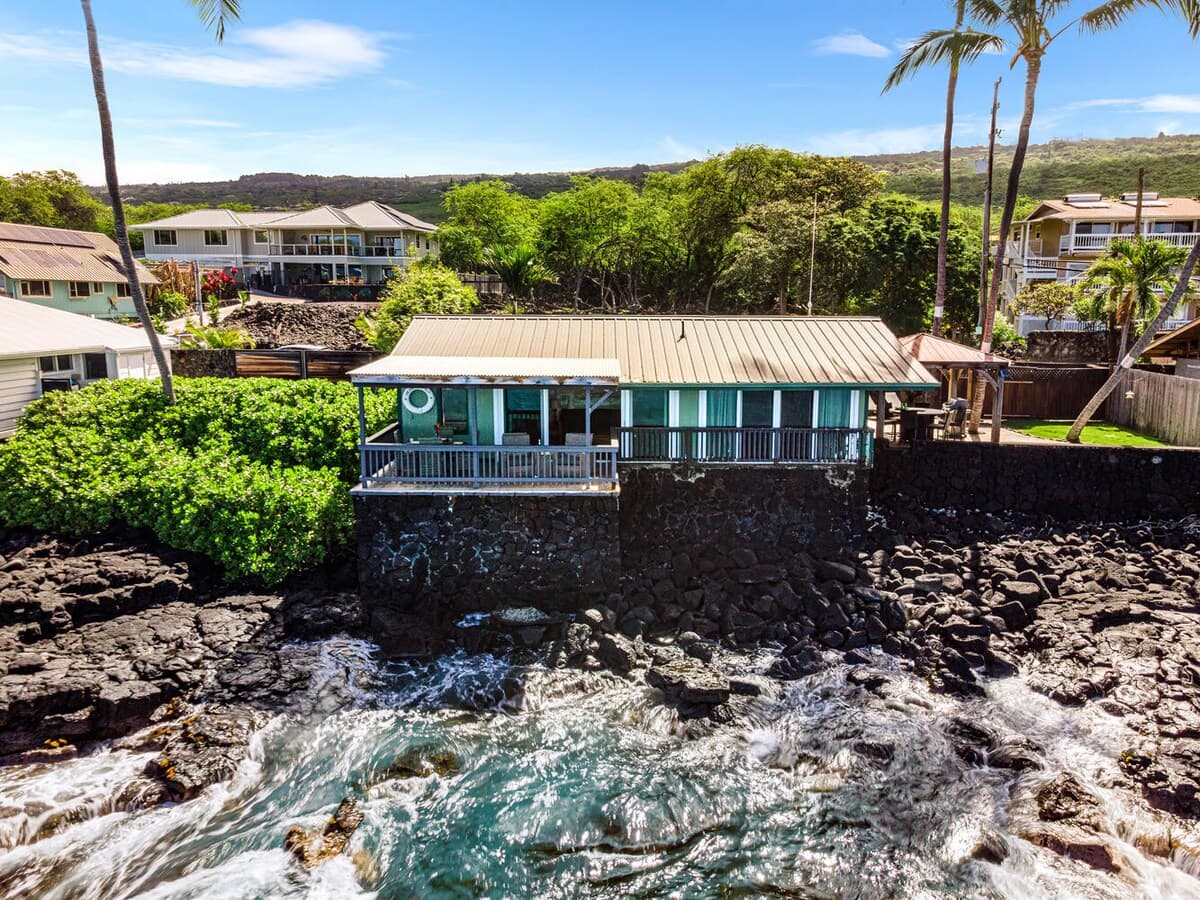 Home in Kailua-Kona · ★4.87 · 1 bedroom · 2 beds · 1 bath - Photo 5