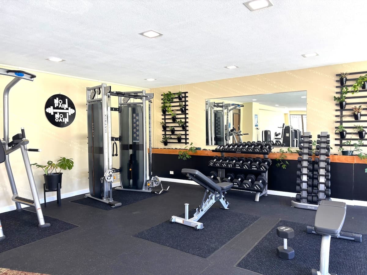 Condo in Honolulu · ★4.33 · 1 bedroom · 3 beds · 1 private bath - Photo 2