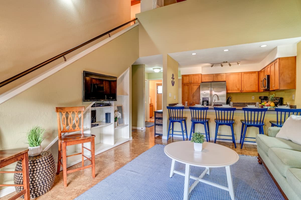 Condo in Kihei · ★4.52 · 2 bedrooms · 3 beds · 2 baths - Photo 4