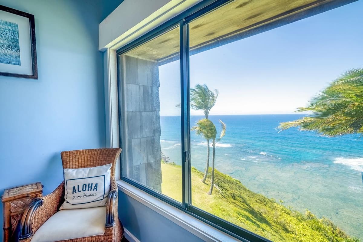 Peaceful Top-Floor Condo w/ Unbeatable Views - Photo 5